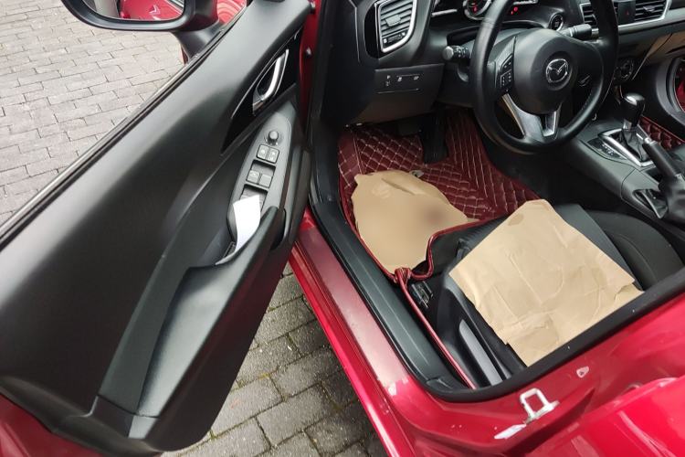 Used Mazda 3 Axela 2016 Sedan 1.5L Automatic Comfort Model