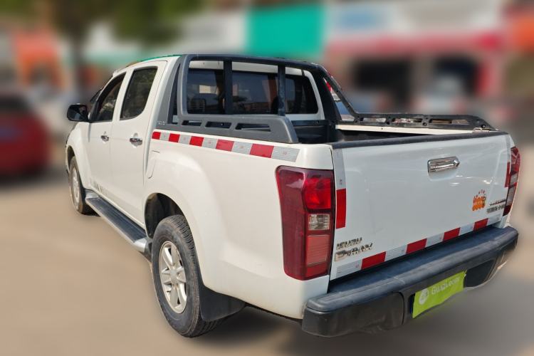 Used Isuzu D-MAX 2015 2.5T Two-Wheel Drive Automatic High-Performance Elite Version 4JK1
