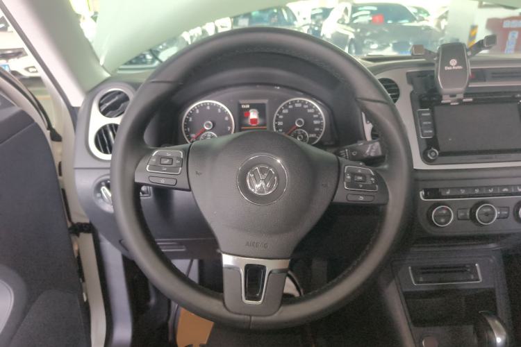 Used Volkswagen Tiguan 2015 1.8TSI Automatic Two-Wheel Drive Luxury Model Steering Wheel