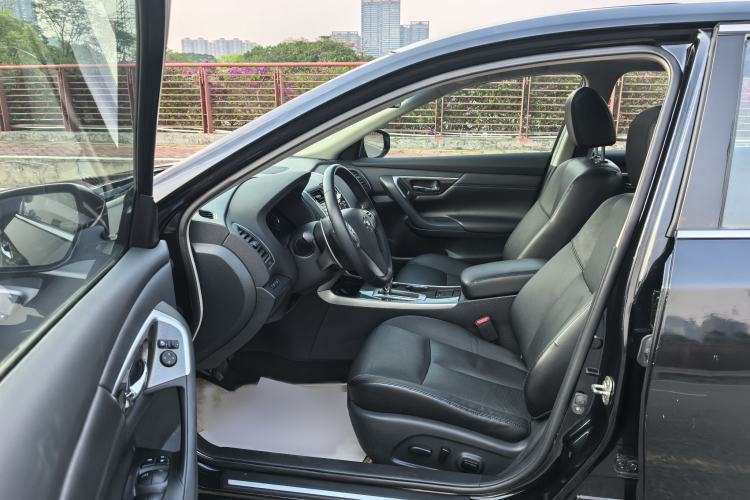 Used Nissan Teana 2013 2.5L XL Leading Edition Interior 4