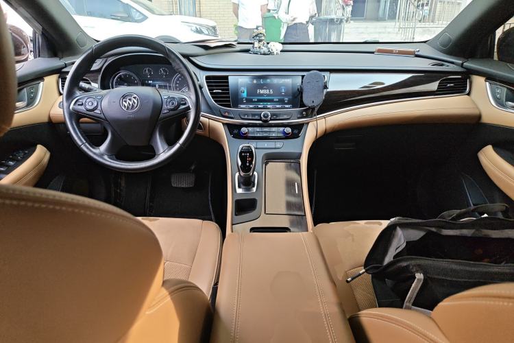 Used Buick LaCrosse 2018 28T Elite Edition Center Console