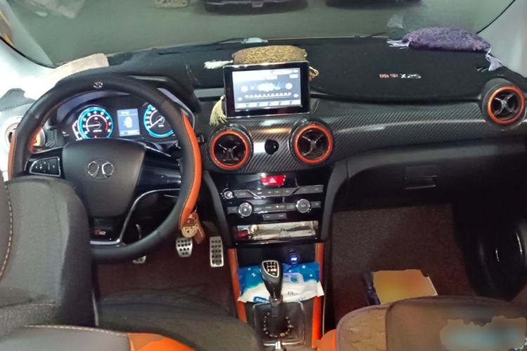 Used BAIC Senova X25 2015 1.5L Manual Elite Edition Center Console