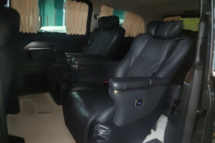 Used Mercedes-Benz V-Class 2020 V 260 Avantgarde Edition