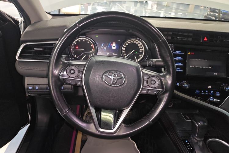 Used Toyota Camry 2018 2.0G Luxury Edition
