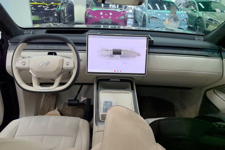 Used ONVO Luxeed L90 2025 Model—Max Six-Seater Version
