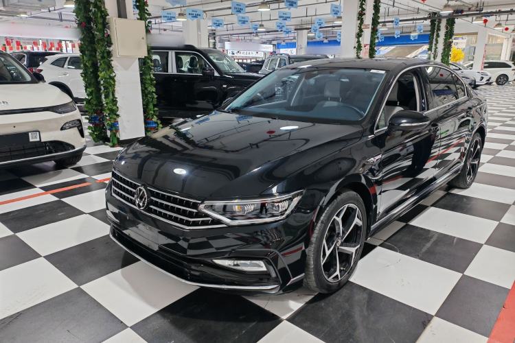 Used Volkswagen Magotan 2024 2 Million Units Zhongxiang Version 330TSI DSG Luxury Edition