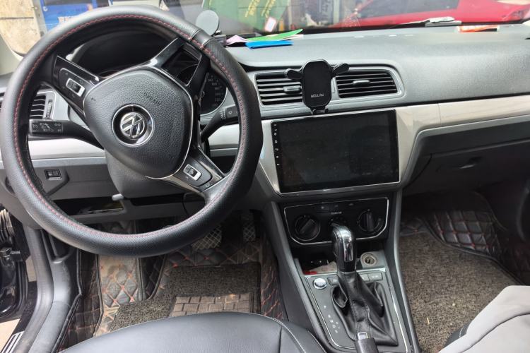 Used Volkswagen Lavida 2017 1.6L Automatic Comfort Edition Center Console