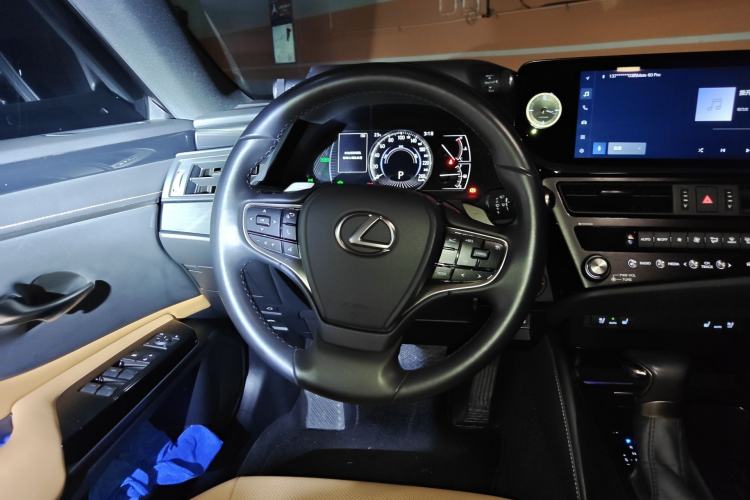 Used Lexus ES 2022 300h Deluxe Edition Steering Wheel