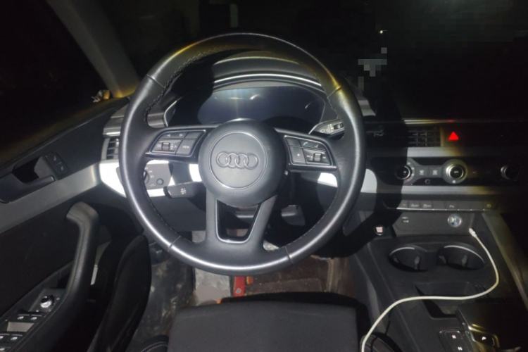 Used Audi A4L 2022 40 TFSI Fashion Dynamic Model Steering Wheel
