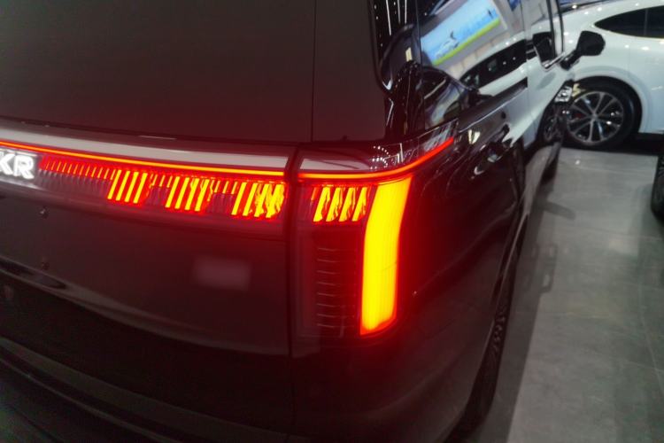 Used Zeekr 009 2024 Six-Seat Executive Version 4WD 108 kWh
