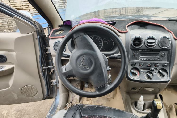 Used Wuling Hongguang 2010 1.2L Comfort Edition China IV Steering Wheel