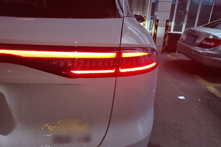 Used Chery Fengyun T9 2024 120 Long-Range Comfort Version 7-Seater Lithium-Ion Battery Right Rear Taillight