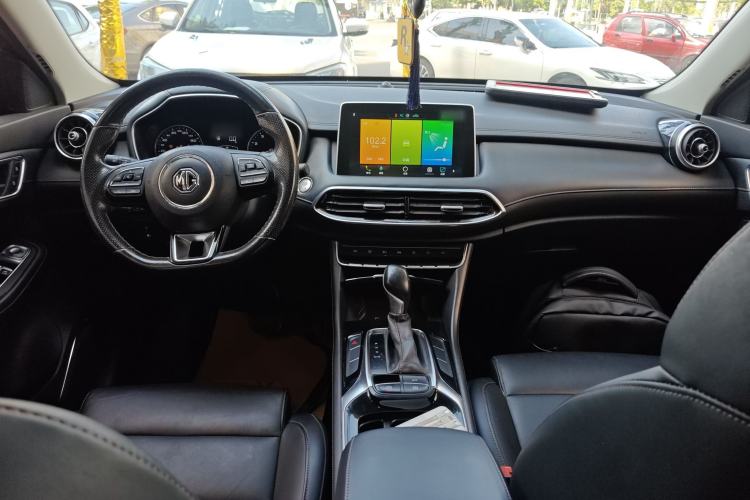Used MG HS 2018 20T Automatic Two-Wheel Drive Hormone Dynamic Edition China V Standard Center Console