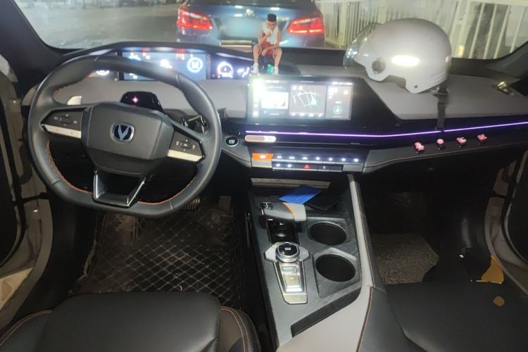 Used CHANGAN UNI-V 2022 1.5T Prestige Version Center Console