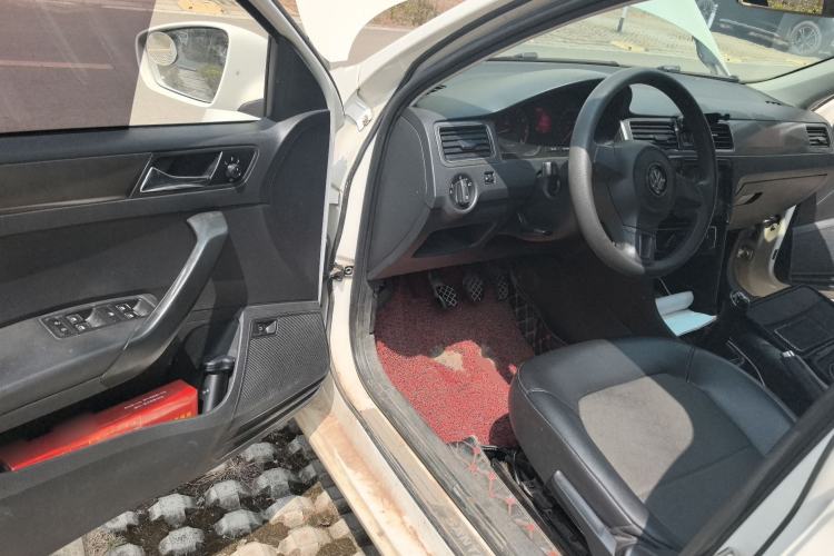 Used Volkswagen Santana 2015 1.6L Manual Comfort Edition
