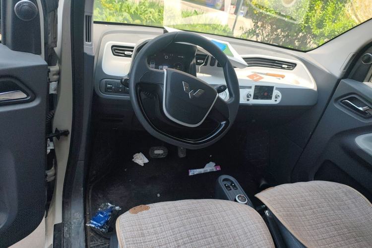 Used Wuling Hongguang MINIEV 2022 Macaron Premium Model – Lithium Iron Phosphate Center Console