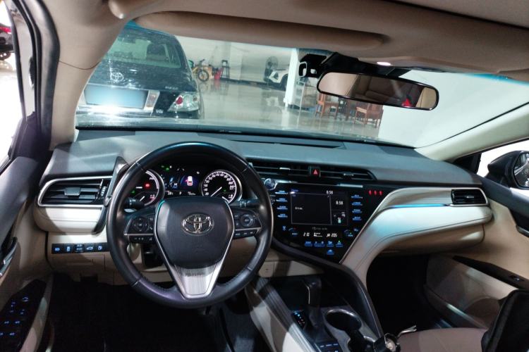 Used Toyota Camry 2018 Dual-Engine 2.5 HG Luxury Edition Center Console