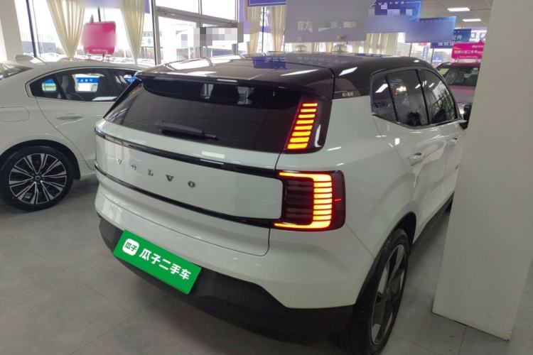 Used Volvo EX30 2025 Rear-Drive Long-Range Plus Model
