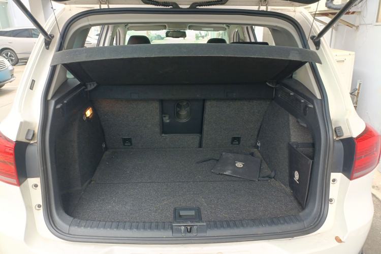 Used Volkswagen Tiguan 2015 1.8TSI Automatic All-Wheel-Drive Luxury Model Trunk