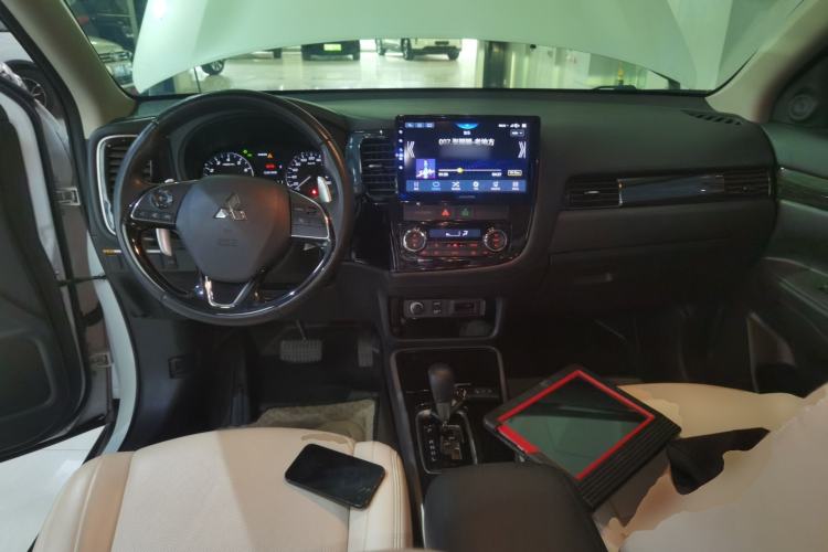 Used Mitsubishi Outlander 2018 2.4L 4x4 Luxury Edition 7-Seater