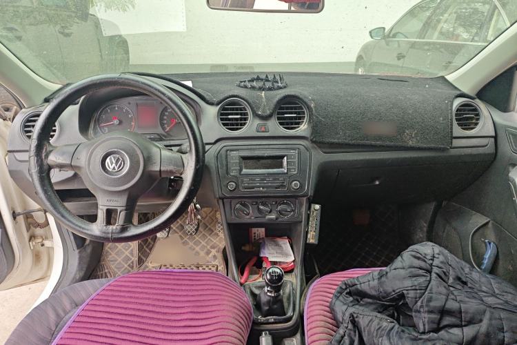 Used Volkswagen Jetta 2015 Value Edition 1.6L Manual Fashionable Style Center Console