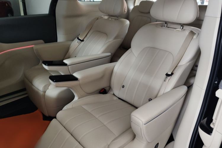 Used VOYAH Dream 2025 PHEV Four-Wheel Drive Prestige Kunpeng Edition
