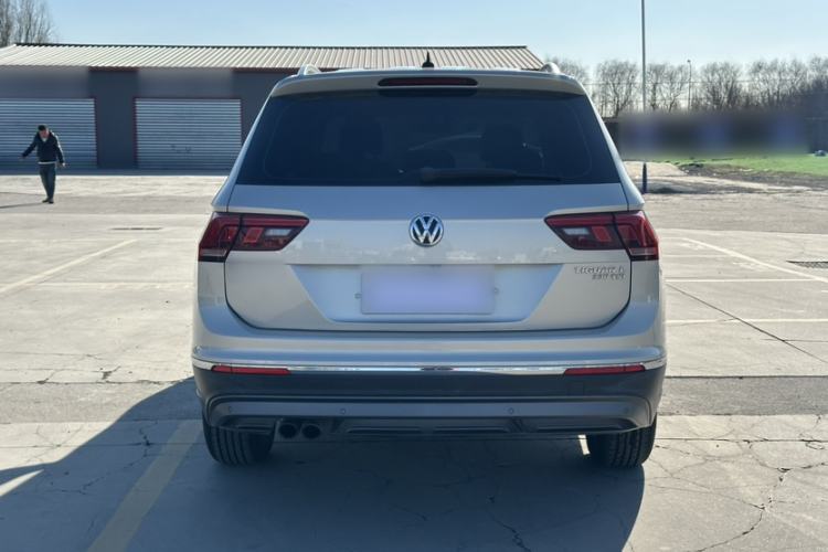 Used Volkswagen Tiguan L 2017 330TSI Automatic Two-Wheel Drive Luxury Edition
