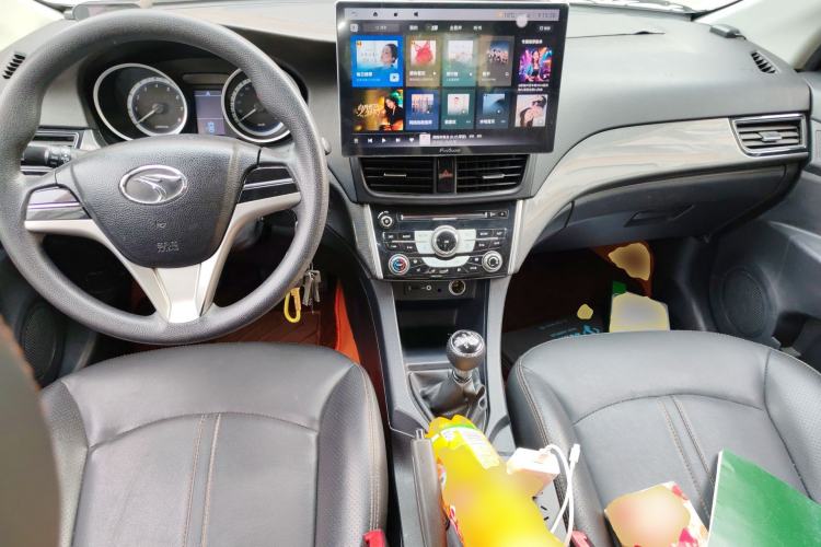 Used Soueast V5 Lingzhi 2014 1.5L Manual Sytle Xuya Center Console