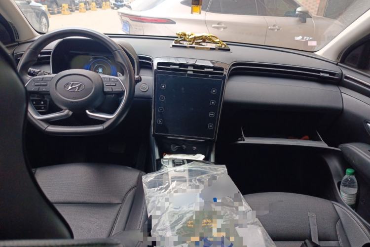 Used Hyundai Tucson 2023 Tucson L 1.5T Automatic Two-Wheel Drive GLX Elite Edition Center Console