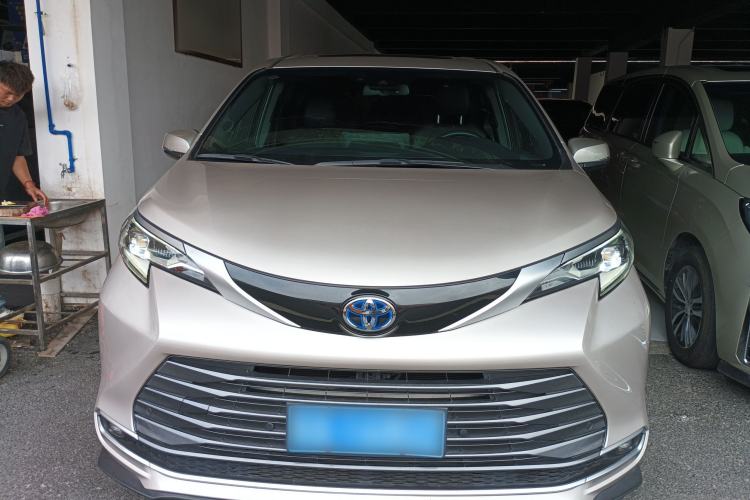 Used Toyota SIENNA 2021 2.5L Hybrid Premium Edition