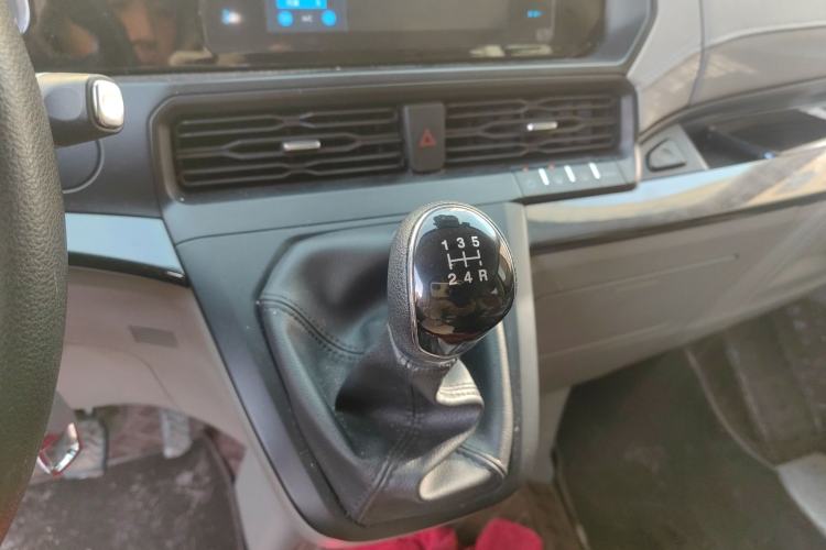 Used Ford Transit 2023 2.0T Diesel Manual Commercial & Travel Version Mid-axle Medium Roof 7/8/9-Seater
