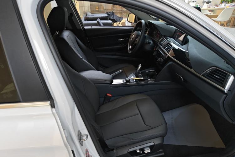 Used BMW 3 Series 2017 320Li Fashion Model Right Front Seat