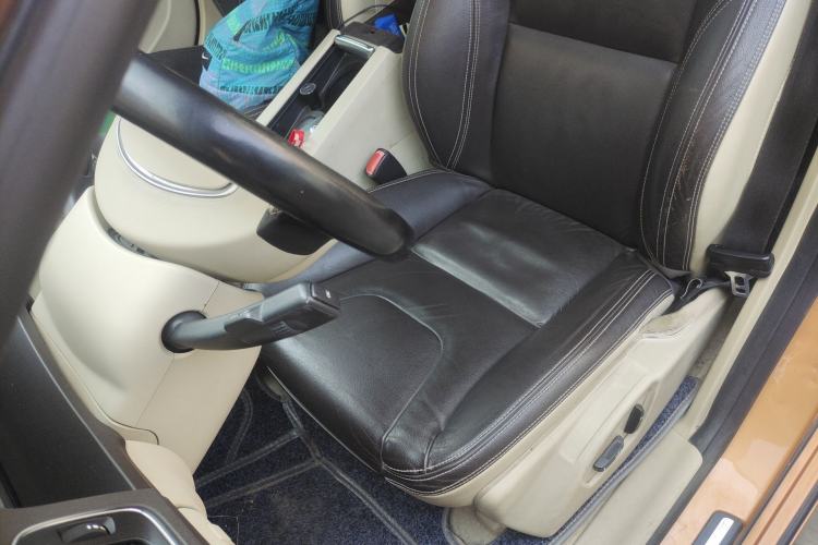 Used Volvo S60 2014 S60L 2.0T Zhiyuan Edition
