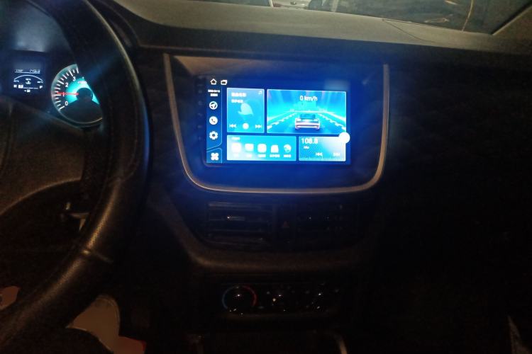 Used Jinbei Gold Hiace M Classic 2022 1.5L Engineering Lion Passenger Vehicle 5 Seats Center Console