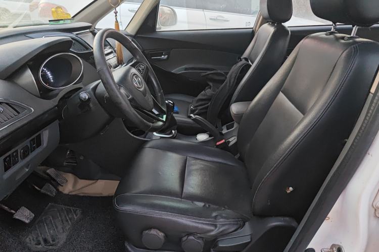 Used JAC Group Refine M2 2013 1.8L Manual Luxury 5-Seater
