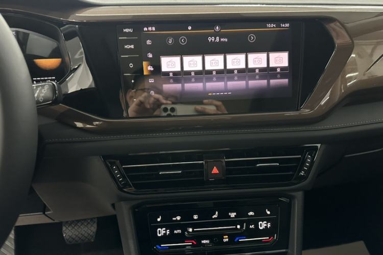 Used Volkswagen Tharu 2022 280TSI Two-Wheel-Drive Luxury Edition Audio And AC Panel