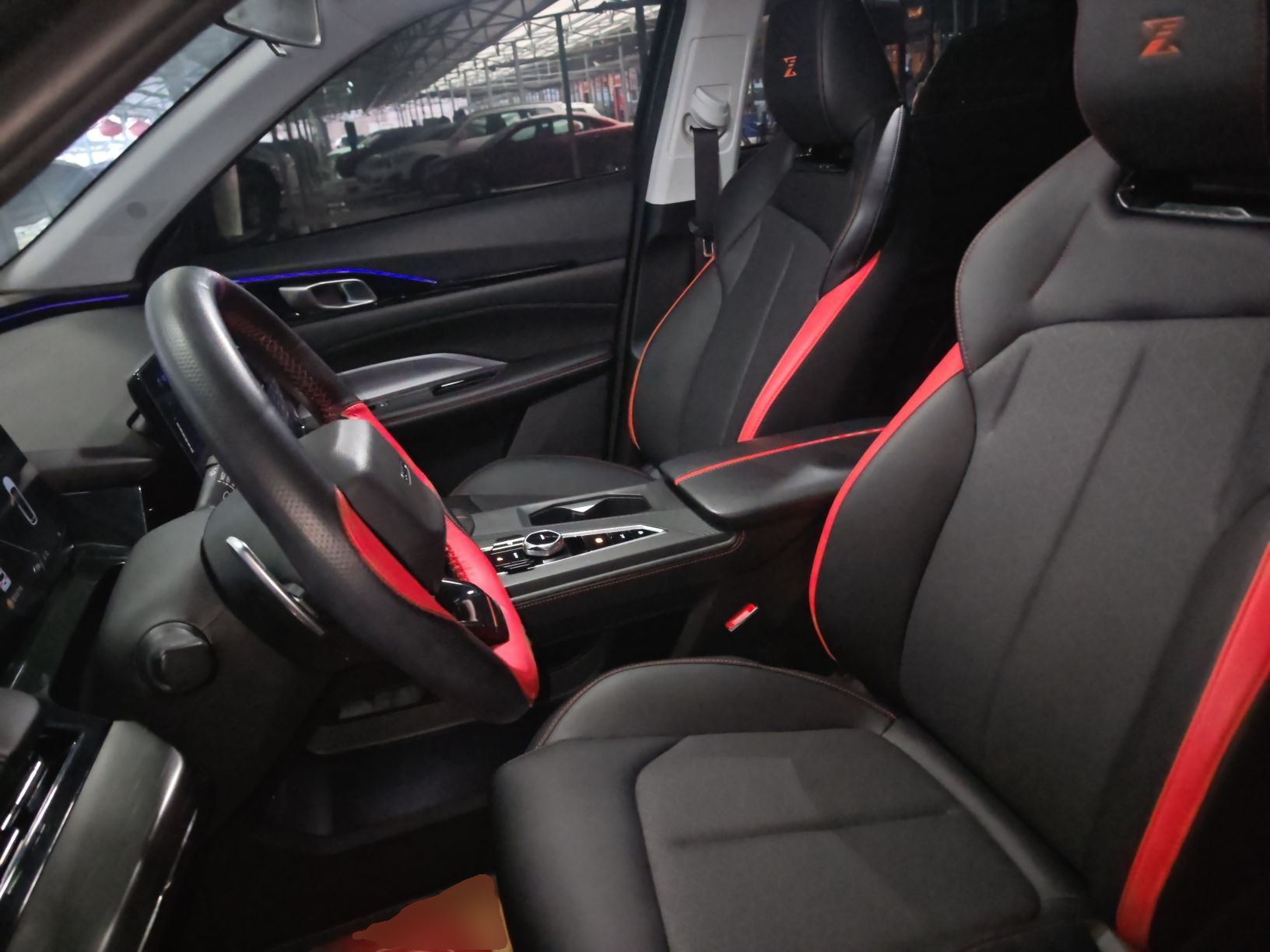 المقاعد الأمامية داخل السيارة