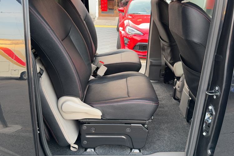 Used Nissan NV200 2014 1.6L CVT Zunya Model China IV Standard