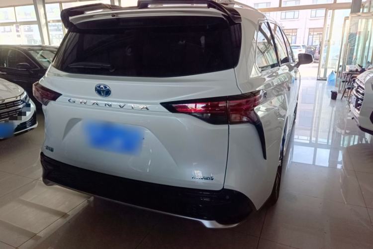 Used Toyota Granvia 2023 2.5L Hybrid Luxury Edition