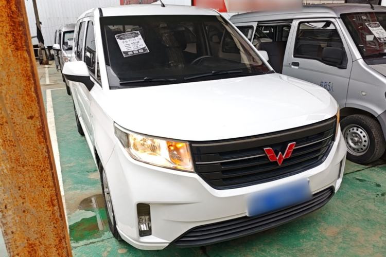 Used Wuling Hongguang PLUS 2019 1.5T Manual Comfort Version 7 Seats Front Right 45 Deg
