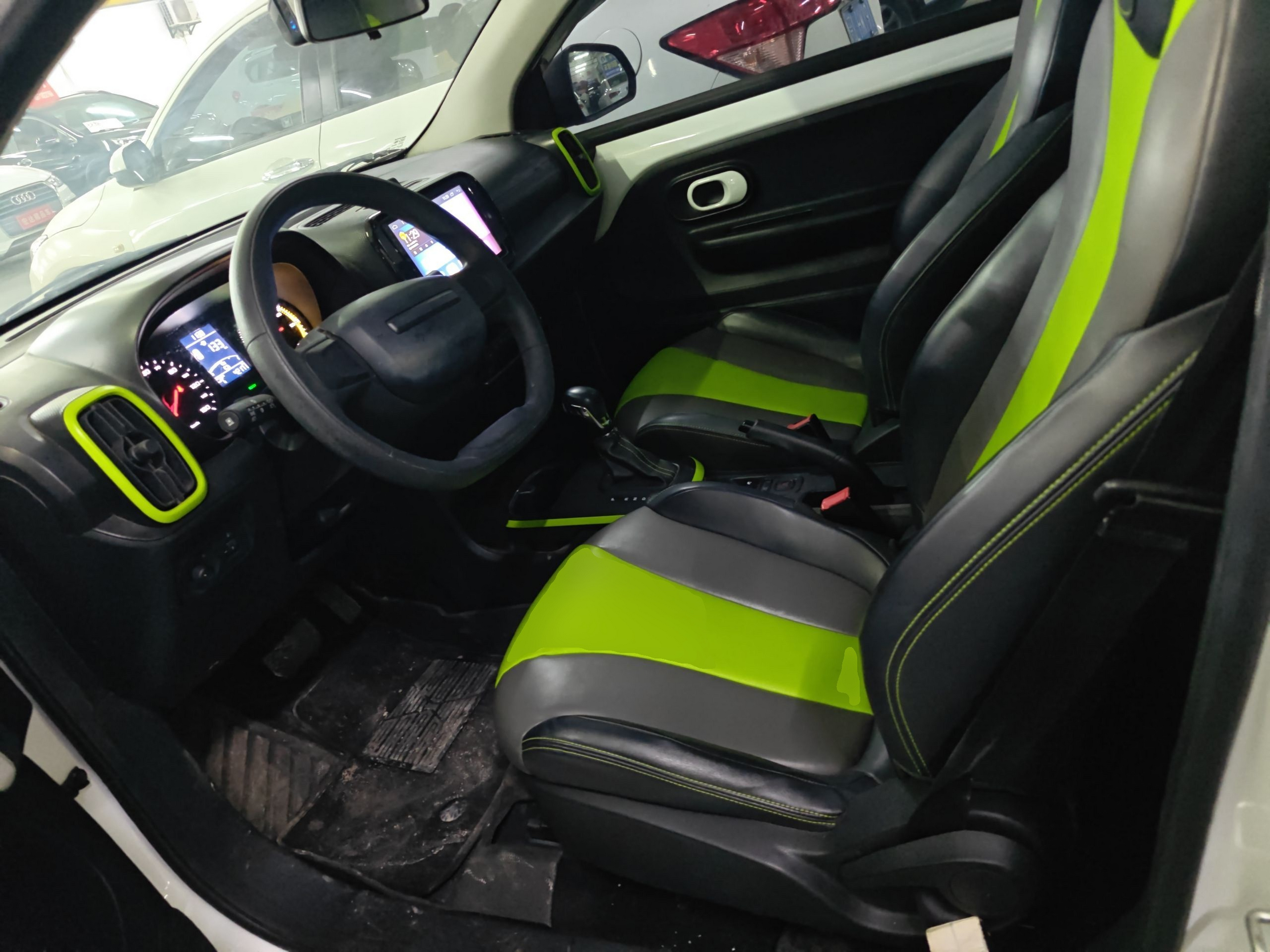 Переднее сиденье в автомобиле