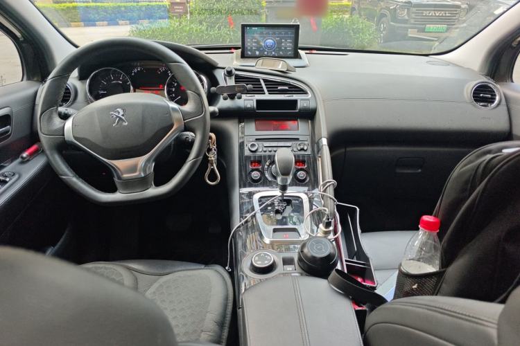 Used Peugeot 3008 2013 1.6THP Automatic Trend Edition Center Console