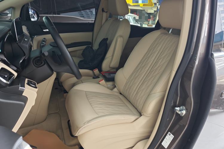 Used Buick GL8 2023 Facelifted Land Cruiser Executive Luxury Version