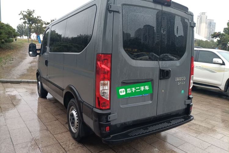 Used Iveco Eurocargo 2021 3.0T Automatic Chao Rui Short Wheelbase Low-Roof Side-Sliding Door F1C