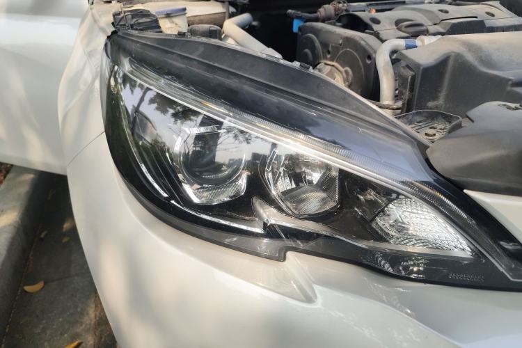 Used Peugeot 308 2018 1.6L Automatic Luxury Edition Exterior 6