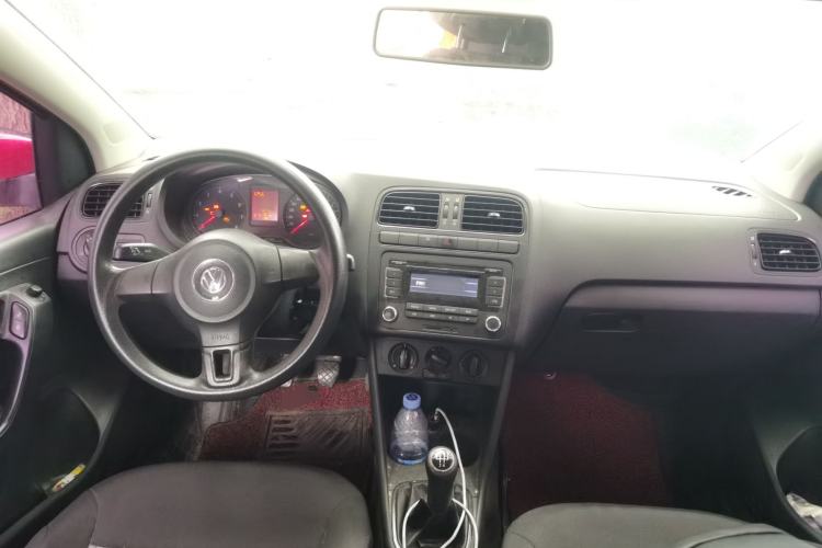 Used Volkswagen Polo 2013 1.4L Manual Fashion Edition Center Console