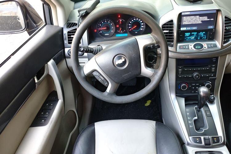 Used Chevrolet Captiva 2012 2.4L 4x4 Luxury Edition 5 Seats
