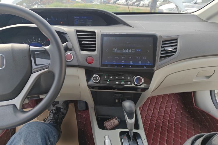 Used Honda Civic 2014 1.8L automatic comfort version Center Console