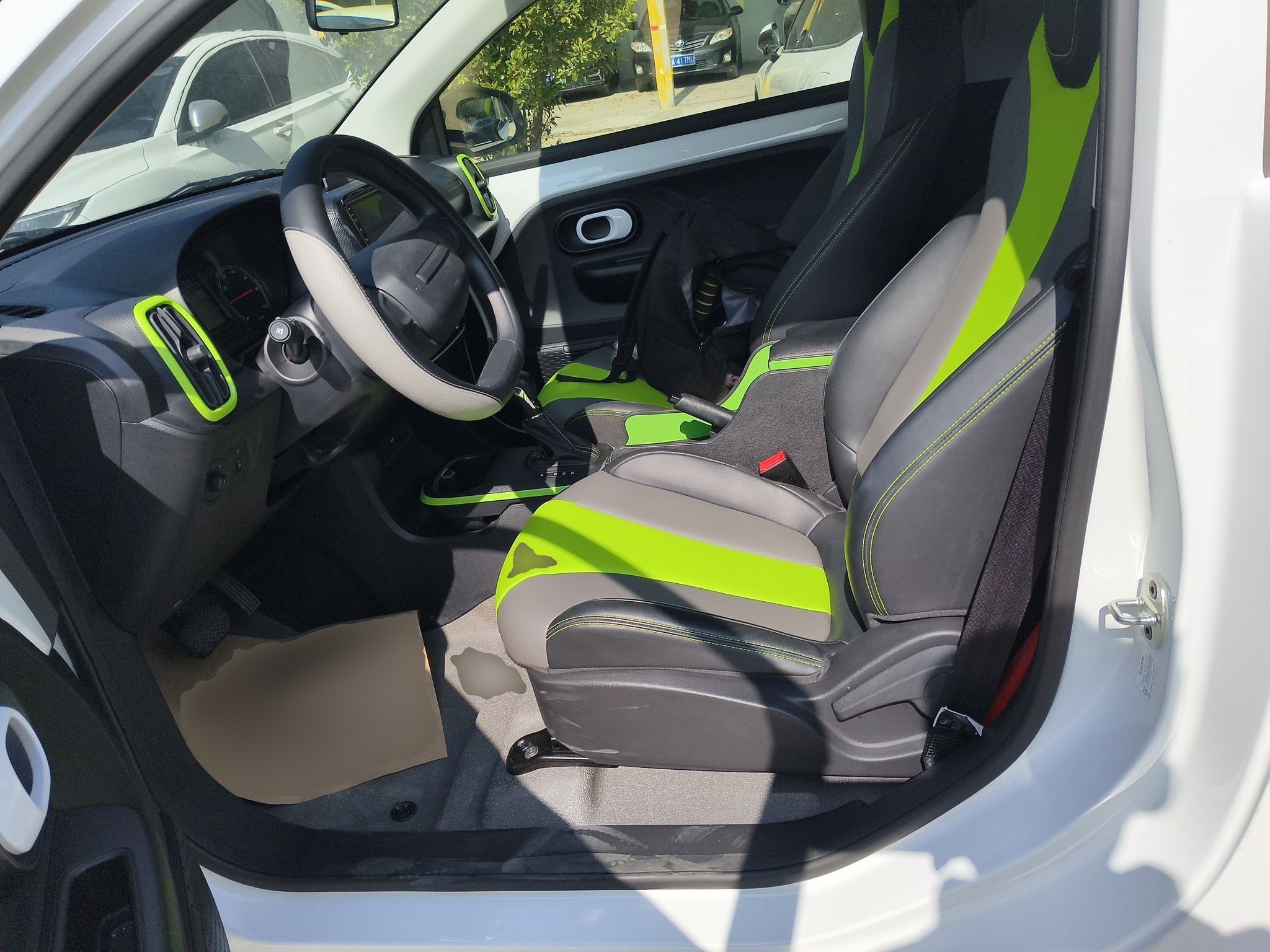 Переднее сиденье в автомобиле