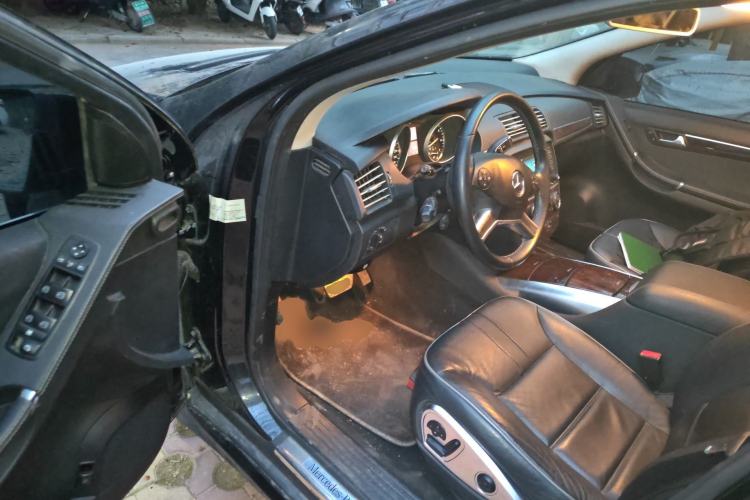 Used Mercedes-Benz R-Class 2010 R 500 L 4MATIC Grand Edition
